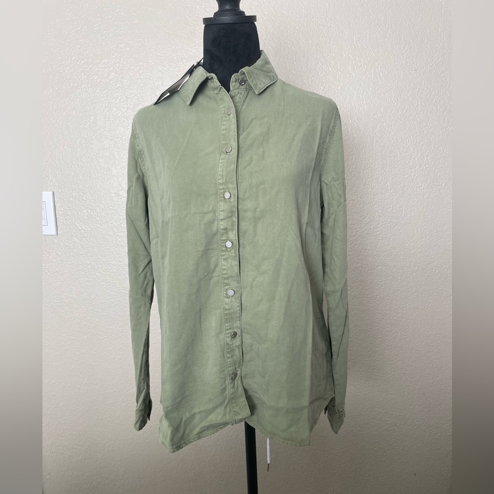New with tags-button down shirt